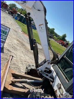 2001 Bobcat 334D Hydraulic Mini Excavator with Cab & Thumb Only 2600 Hours