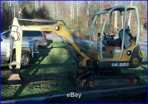 2004 Gehl 222 diesel excavator with tilting cab & expanding tracks