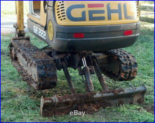 2004 Gehl 222 diesel excavator with tilting cab & expanding tracks