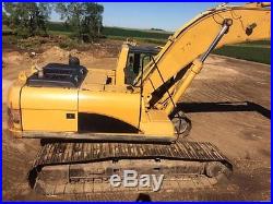 2005 Caterpillar CL 325 with 54 Bucket and Hydraulic Thumb