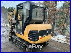 2005 Caterpillar Enclosed 302.5 Mini Excavator With Hydraulic Thumb