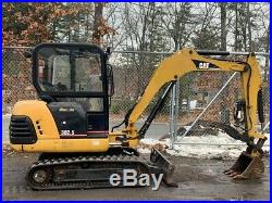 2005 Caterpillar Enclosed 302.5 Mini Excavator With Hydraulic Thumb