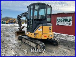 2009 John Deere 35D Hydraulic Mini Excavator with Cab & Thumb Only 3500 Hours