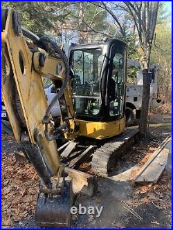 2012 Mini Excavator Cat 303.5D CR 2200 hours enclosed cab with heat and a/c