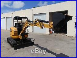 2014 CAT 302.7D-CR 6,000 LB MINI EXCAVATOR With BLADE 2 BUCKETS INCLUDED