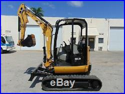 2014 CAT 302.7D-CR 6,000 LB MINI EXCAVATOR With BLADE 2 BUCKETS INCLUDED