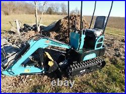 AGT Industrial Mini Excavator 1 Ton 13.5 HP Briggs and Stratton Engine Gas H12