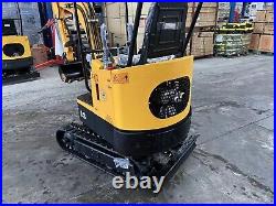 AGT New Arrival 13.5HP 1 Ton B&S Gas Engine Mini Excavator Digger EPA Certified