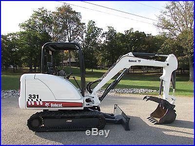 BOBCAT 331D MINI EXCAVATOR / 2550 HOURS / HYD THUMB / 2-SPEED / EXC COND / NR