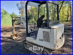 Bobcat 320 mini excavator digs 8' deep 42 width, Kubota diesel runs great