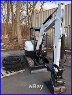 Bobcat E32 mini excavator with hydraulic thumb and a second set of new tracks