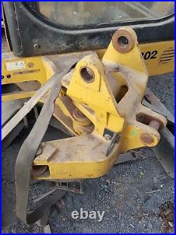 Caterpillar Cat 302.5c Mini Digger Excavator dismantling for parts! King post