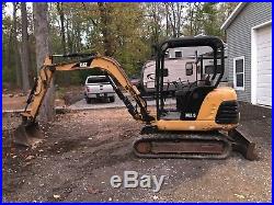Caterpillar mini excavator cat 302.5 low hours 2 buckets