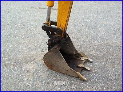 JCB 804 SUPER MINI EXCAVATOR ENCLOSED HEATED CAB PUSH BLADE 3RD VALVE 2900 HRS