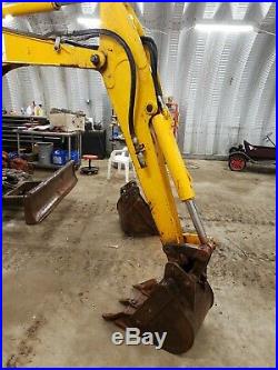 Jcb 804 mini excavator erops 2,200 hrs 2 buckets. Runs great