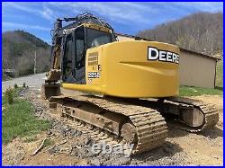 John Deere 225D-LC Excavator