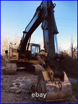 John Deere 225D-LC Excavator