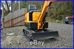 Mini Excavator, very strong, Brand NEW! , 5 attachments and roof included