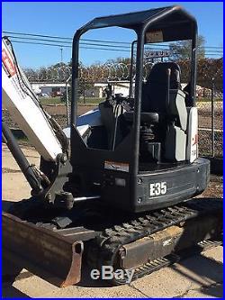 Mini excavator Bobcat E35 2010 with thumb in excellent conditions 2350hours