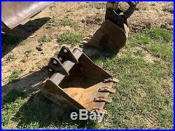 Mustang ME3602 Mini Excavator With Tilt And Two Buckets