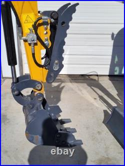 NEW Mini Excavator 1 ton AGT QK18RXSC 13HP Digger with Air Conditioning